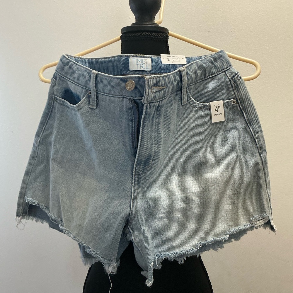 Time and Tru High-Rise Light Wash Frayed Hem Denim Shorts